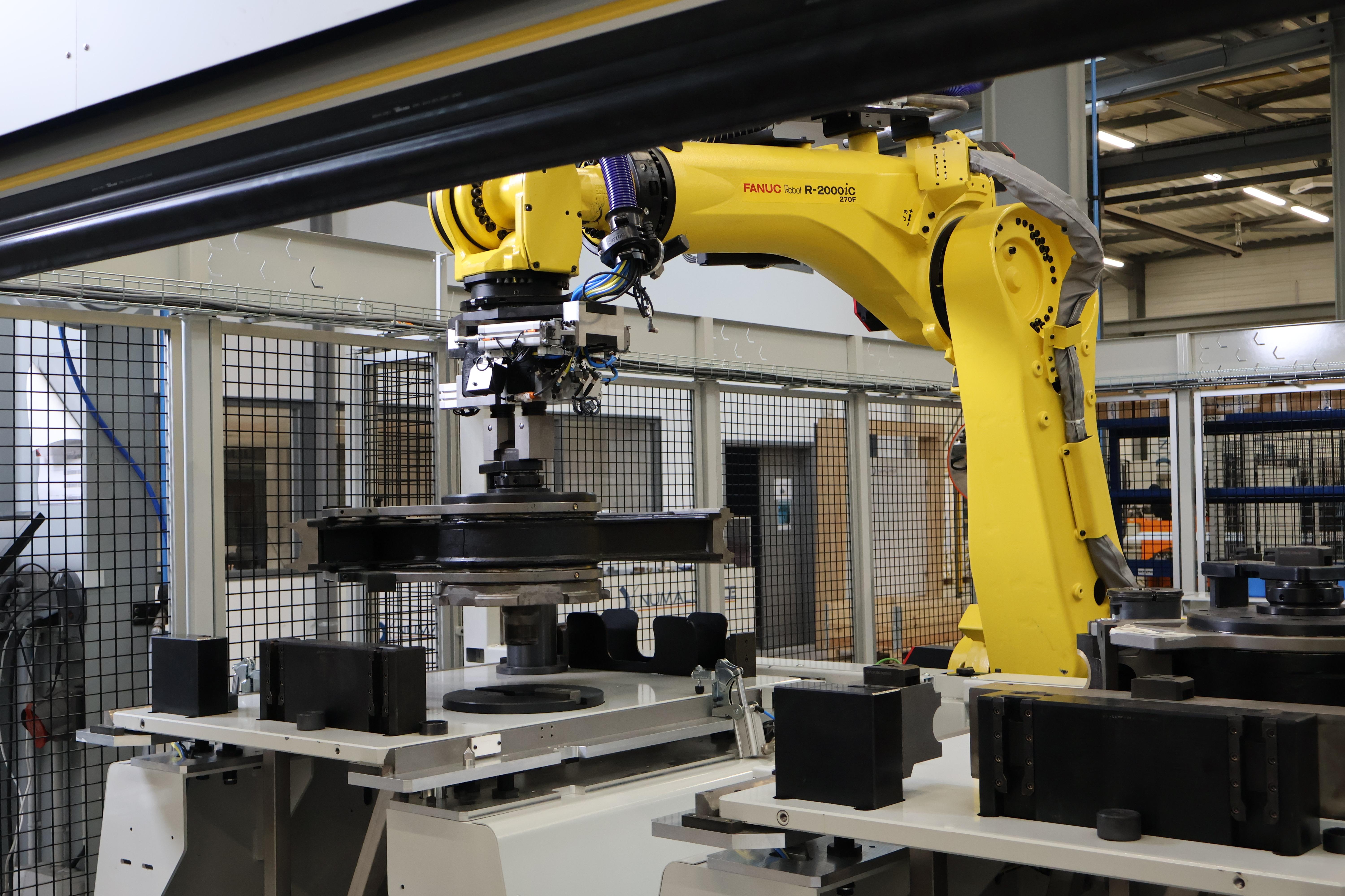 Fully Automated Bending Cell with Integrated Automatic Tool Change